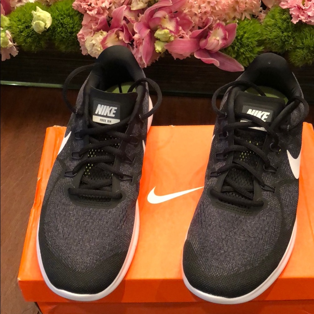 BRAND NEW NIKE MENS FREE RN 2017